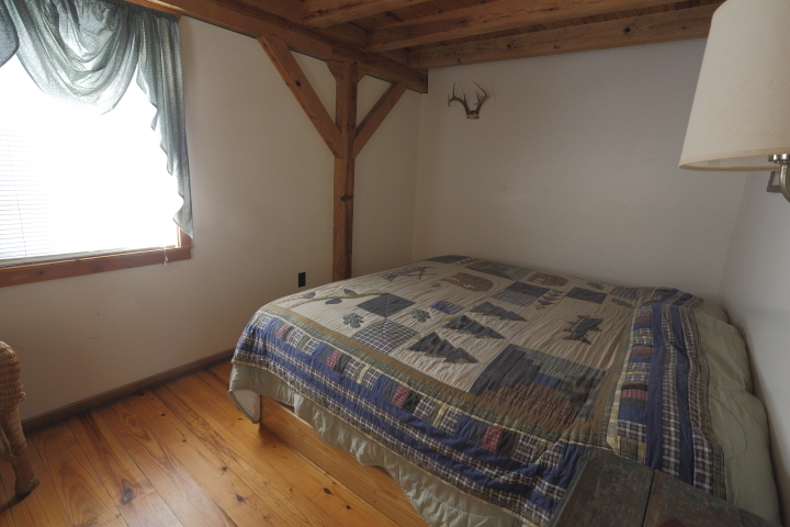 Bedroom, one large bed