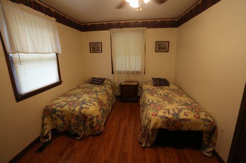 Bedroom with two twin beds